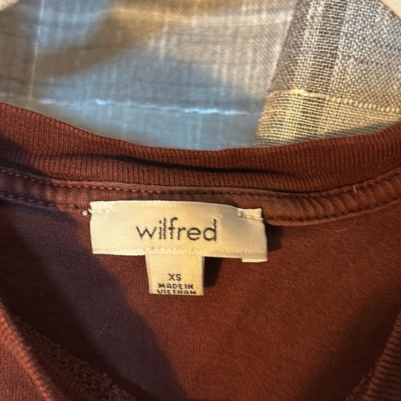 🤍Host Pick🤍 Wilfred Burgundy Crop Tee - Picture 2 of 4